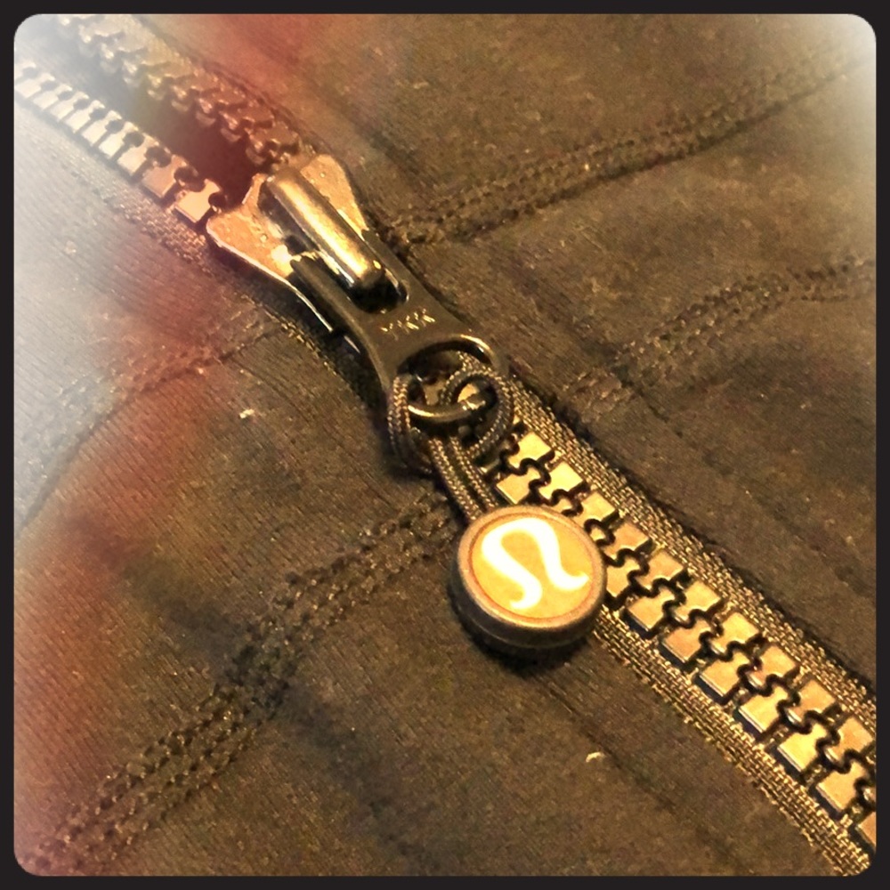 Lululemon Running Top - casual, functional!